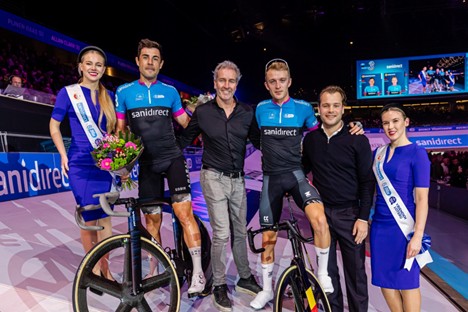 Pricing ceremony at cycling event